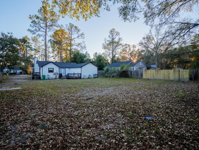 Building Photo - 804 Lakeland Ave