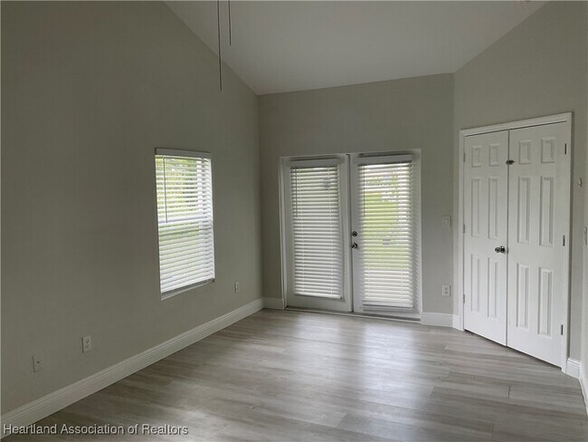 Building Photo - 3714 Peugeot St