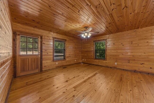 Building Photo - Hill Country Retreat