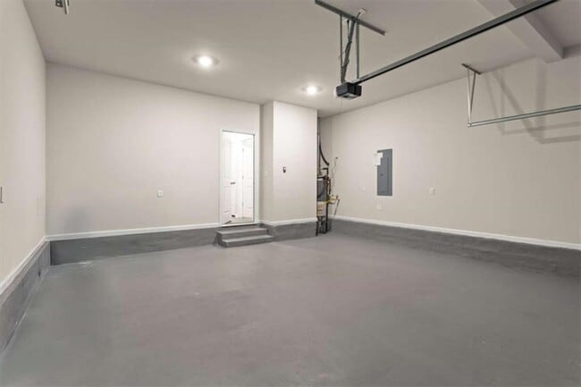 Building Photo - 3217 Hidden Valley Cir