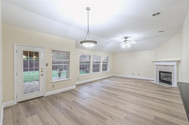 Building Photo - 10601 Robincreek Ln