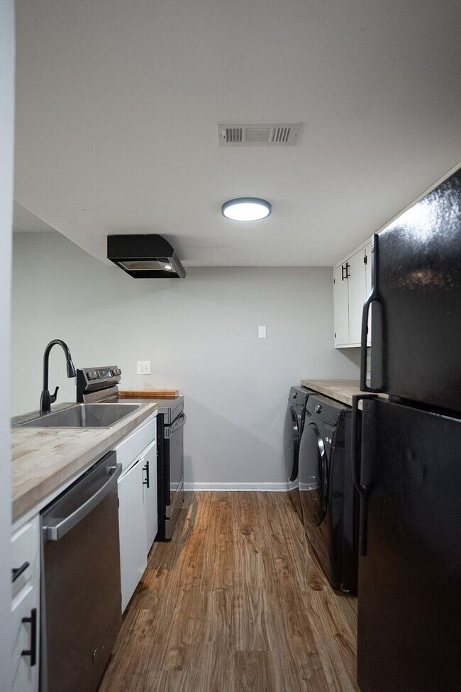 Building Photo - 2398 Winston Way