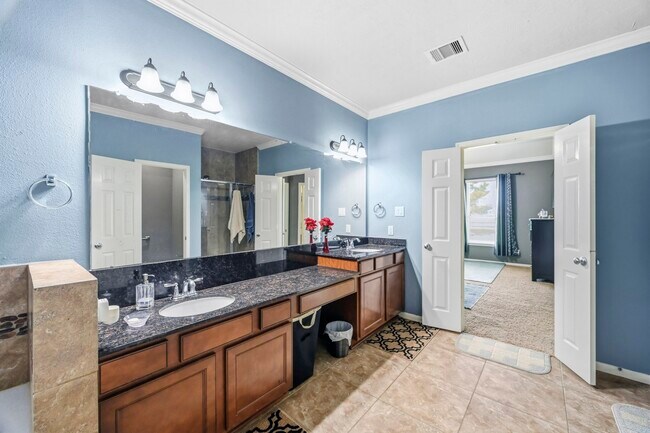 Building Photo - 14403 Lakepointe Bend Ln