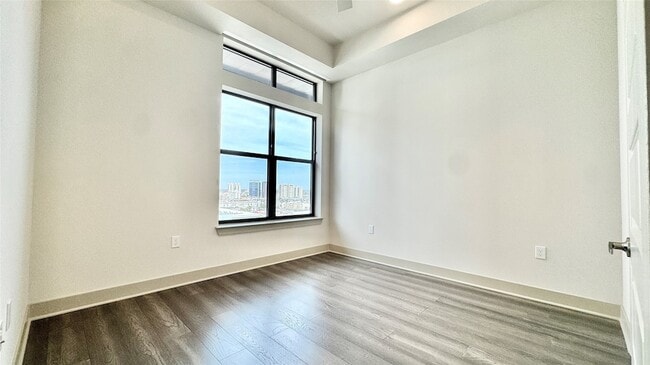 Building Photo - 3330 Oak Grove Ave