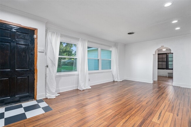 Building Photo - 1219 Park Ln