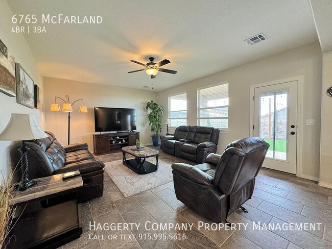 Building Photo - West El Paso 4 bed Refrig A/C with 3 car g...