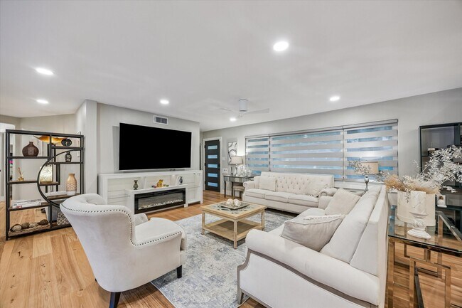 Building Photo - 8518 Westview Dr