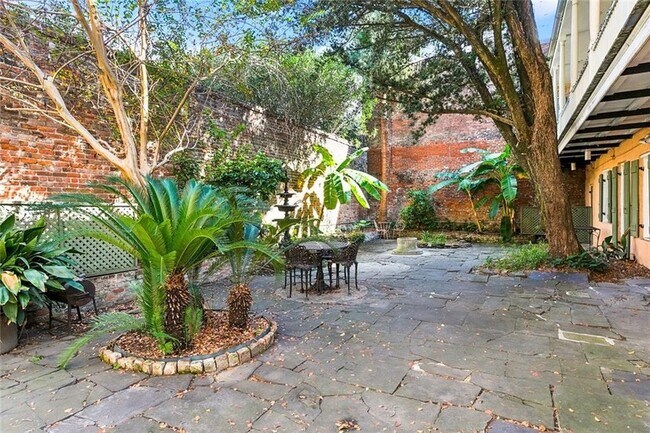 Building Photo - 1112 Royal St