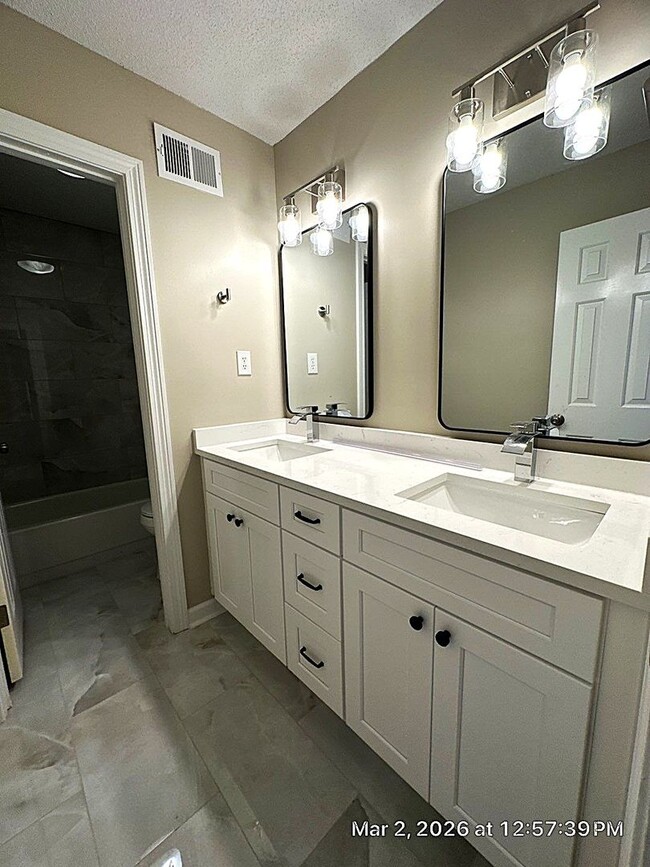 Building Photo - Germantown/ Gorgeous 5 Bedroom Home Newly Renovated