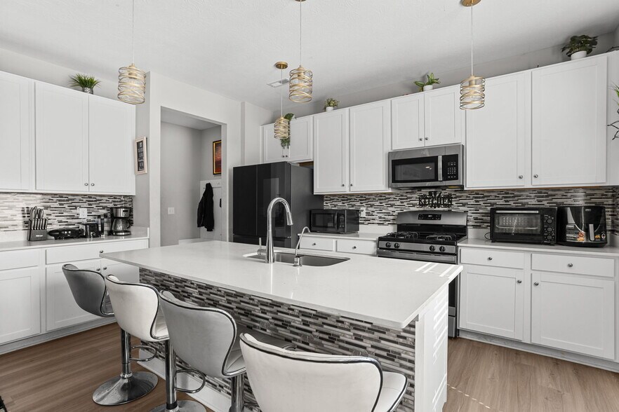 Building Photo - 7419 Hillway Dr