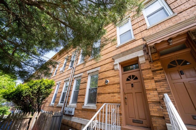 Building Photo - 394 Woodlawn Ave