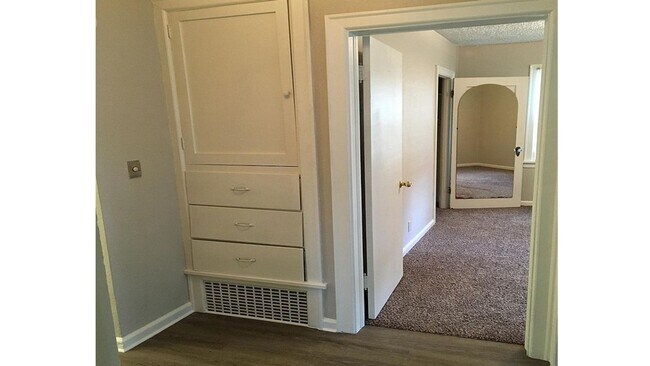 Building Photo - 705 N 16th St