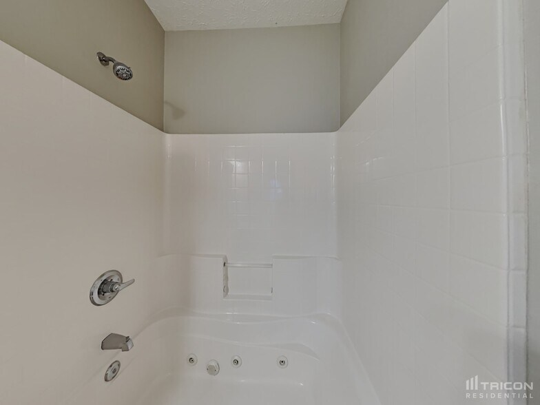 Building Photo - 1630 Jaques Dr