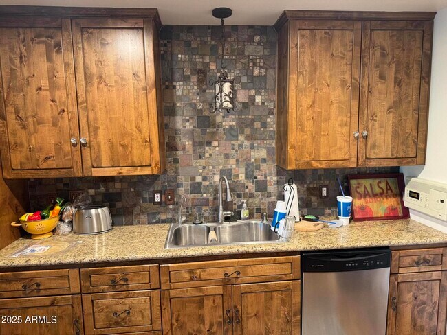 Building Photo - 1009 N Villa Nueva Dr