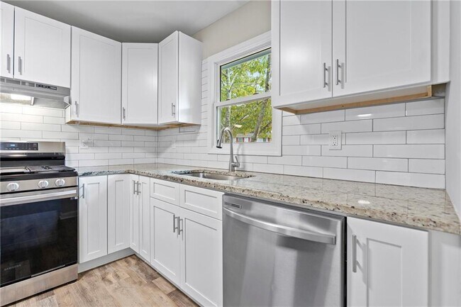 Building Photo - 33 Smyrna Powder Springs Rd SE