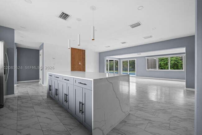 Building Photo - 5212 Santa Rosa Ct