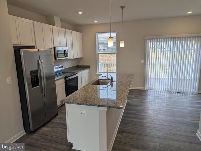 Building Photo - 513 Seeback Dr