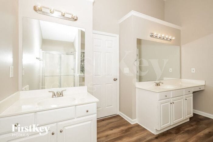 Building Photo - 2014 Manor Oak Ln