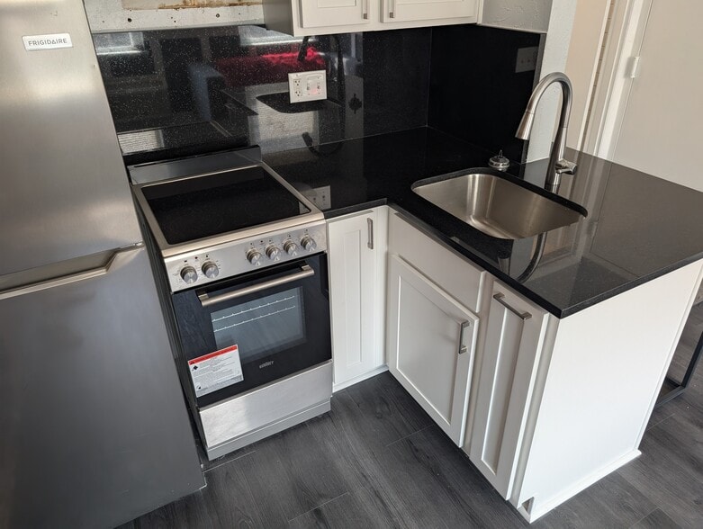 Building Photo - 5527 Howe St