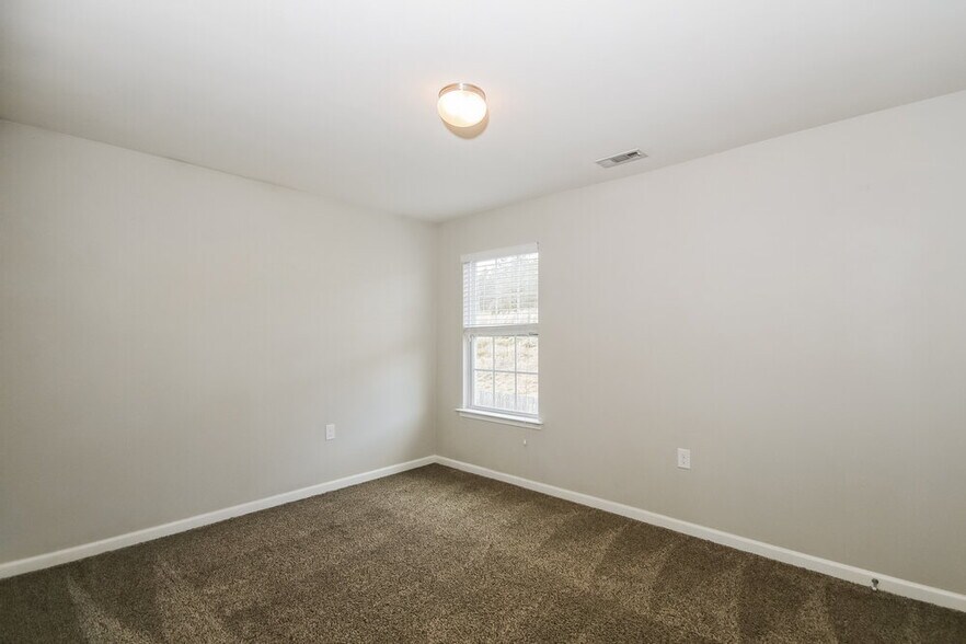 Building Photo - 1918 Eastway Dr