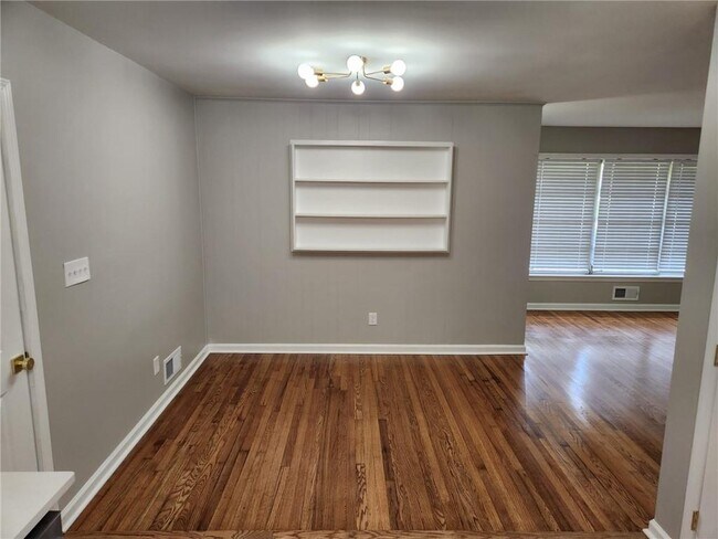 Building Photo - 1195 Starline Dr