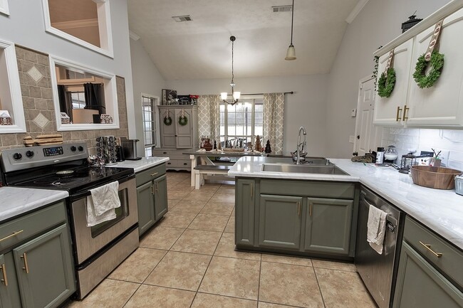 Building Photo - Welcome Home!