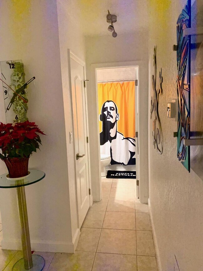 Building Photo - 2643 NE 8th Ave