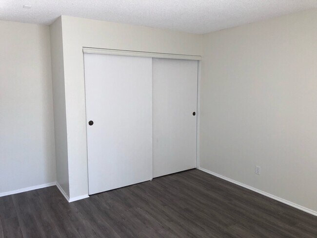 Building Photo - 6400 Kraft Ave