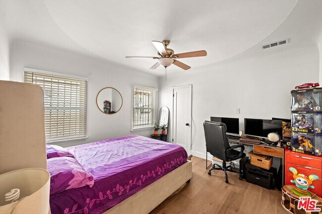 Building Photo - 3871 Roxton Ave