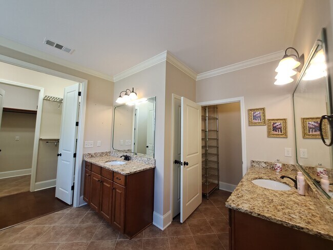 Building Photo - 12170 Inglecrest Ln