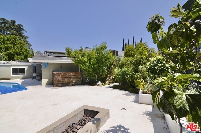 Building Photo - 9342 Debra Ave