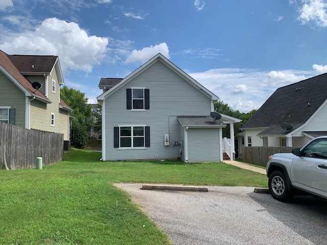 Building Photo - 105 Asteria St