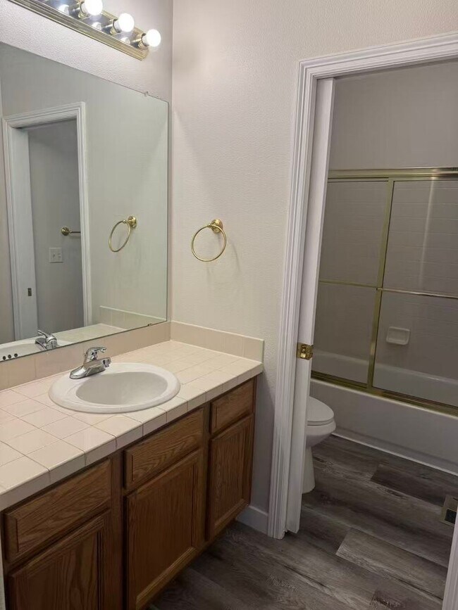 Building Photo - ---REMODEL---comfort Condo for Rent in Aurora