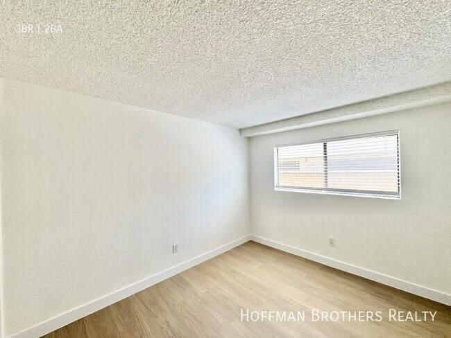 Building Photo - 9050 Tobias Ave
