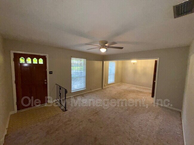 Building Photo - 2016 Cathedral Way