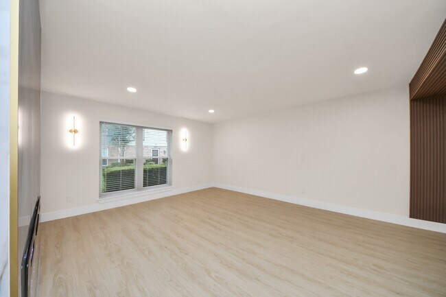 Building Photo - 14647 Perthshire Rd