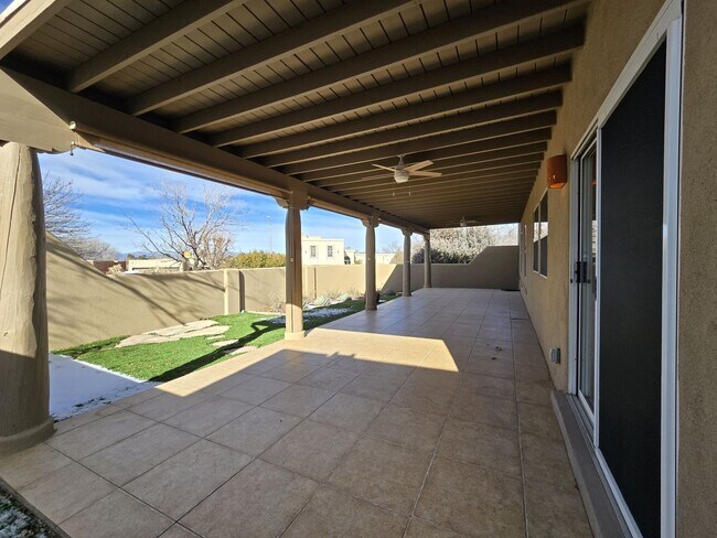 Building Photo - 2300 Calle Brocha