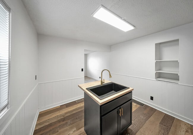 Building Photo - 1129 N 29th St