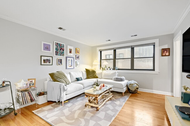 Building Photo - 512 W Barry Ave