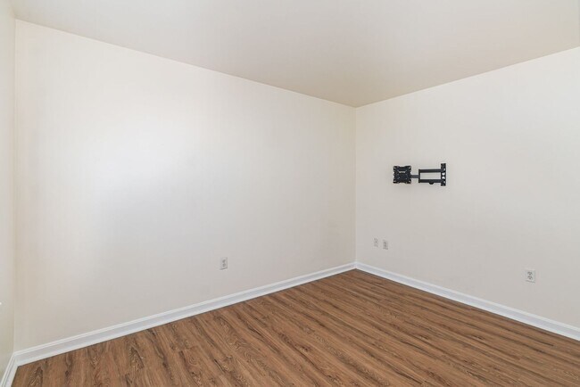 Building Photo - 6280 Spring Knoll Dr