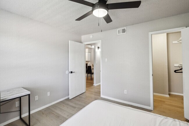 Building Photo - 2520 Thomason Cir