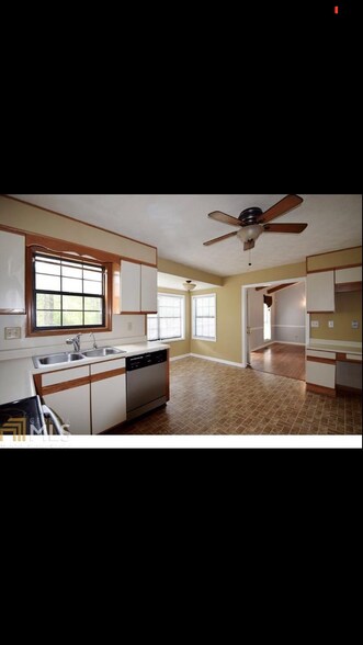 Building Photo - 1411 Glynn Oaks Dr SW
