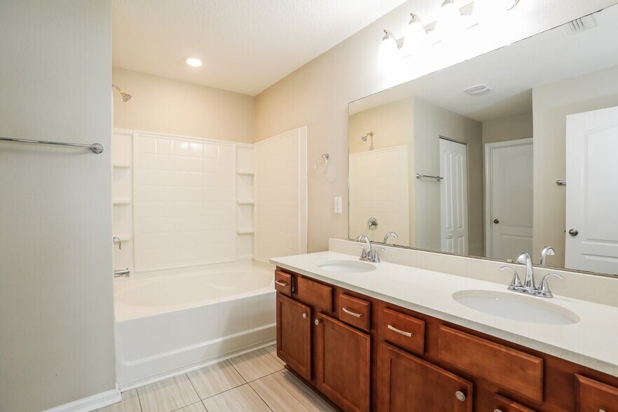 Building Photo - 3514 Songbird Lakes Dr