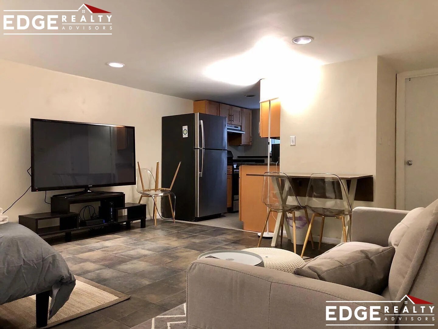 Building Photo - 2 Hingham St