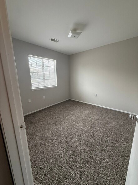 Building Photo - 1256 Oxford Manor Ct