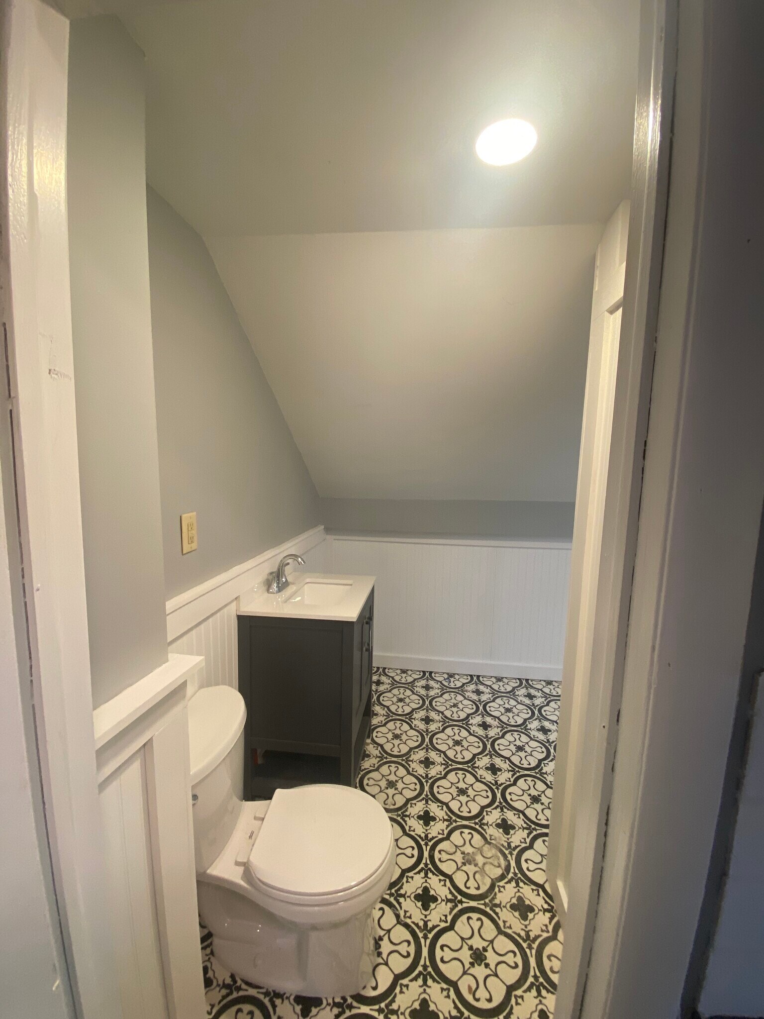 Building Photo - 55 Chase St