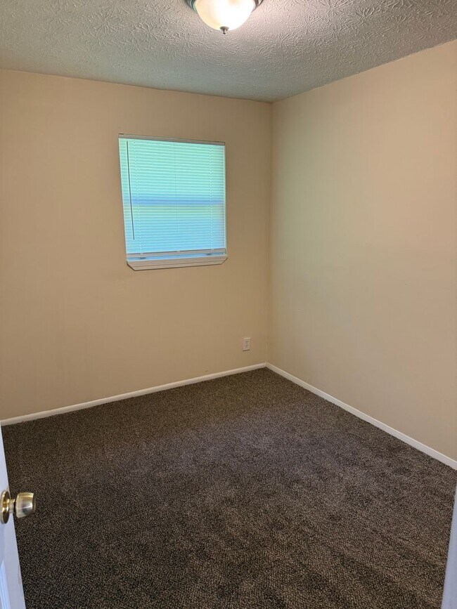 Building Photo - Move in ready 4 bedroom home!