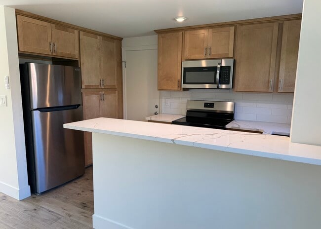 2 bedroom breakfast bar - Bernhardt Heights
