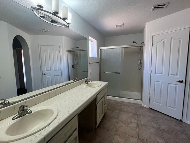 Building Photo - 10302 E Coopers Hawk Dr