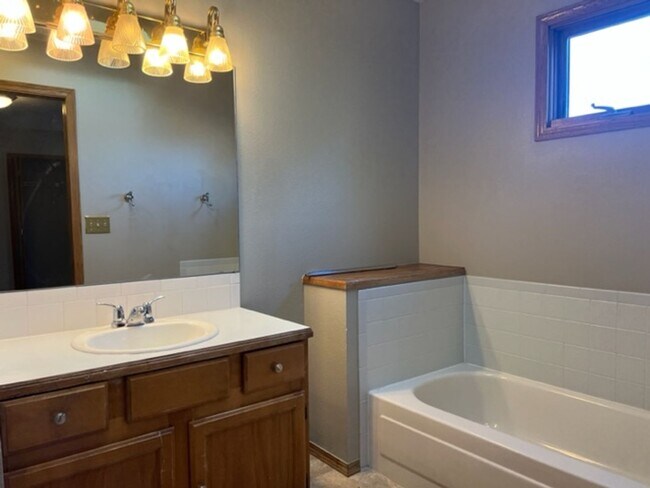 Building Photo - 3 Bedroom, 2.5 Bath Beautiful Ranch Style Home with 3 Car Attached Garage in West Fort Collins, CO